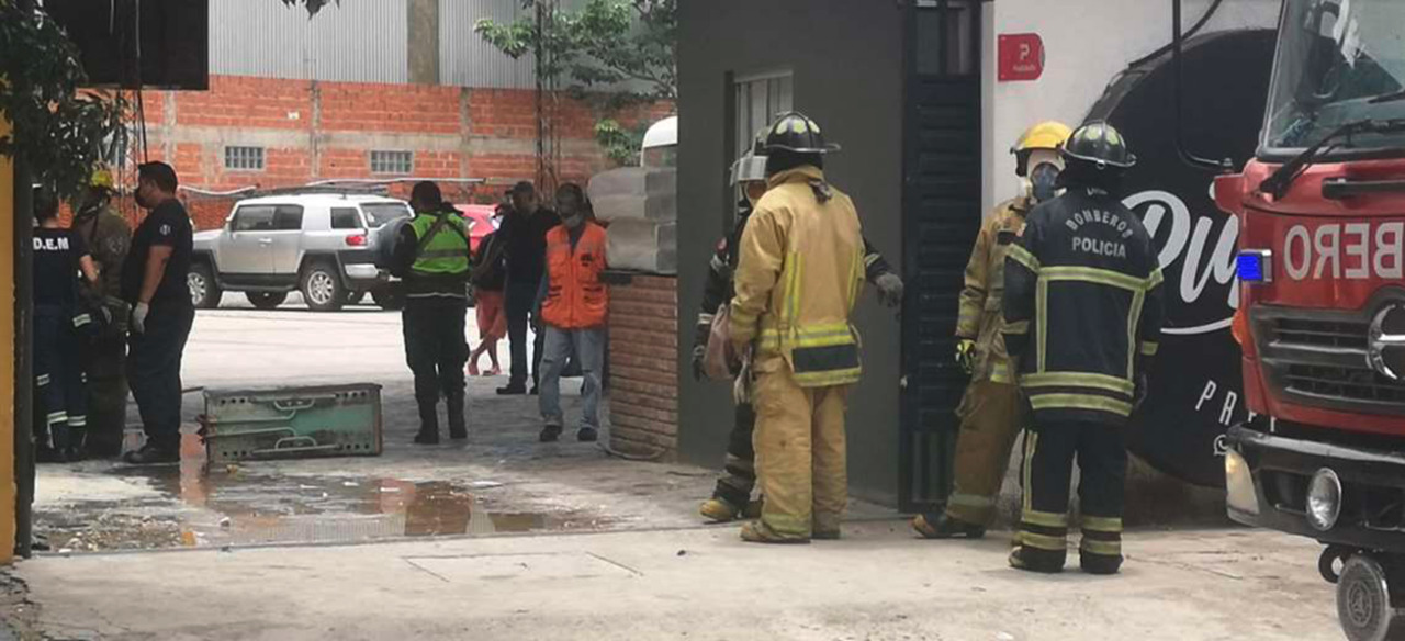 Una explosión deja al menos un muerto y dos heridos en Santa Cruz