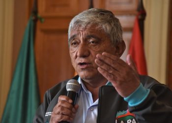 Arias se declara autonomista y dice que no es momento de discutir el federalismo