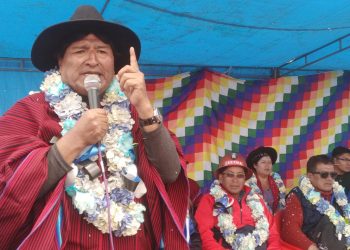 Morales a la derecha: ‘Aquí estamos, no nos molesten, respeten al Presidente’