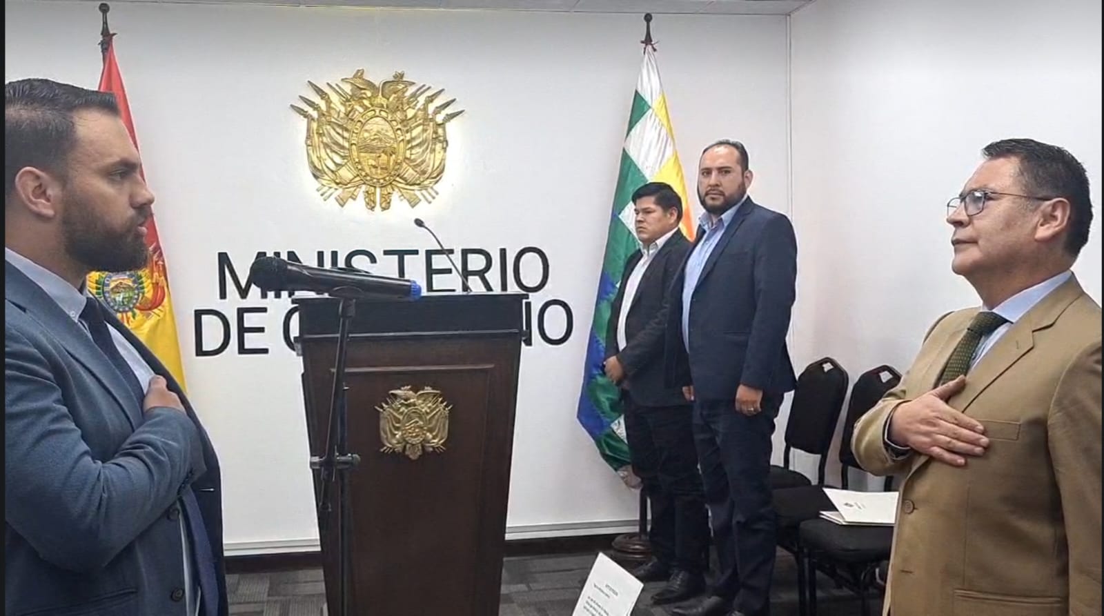 Aguilera, excomandante de la Policía, jura como viceministro de Régimen Interior