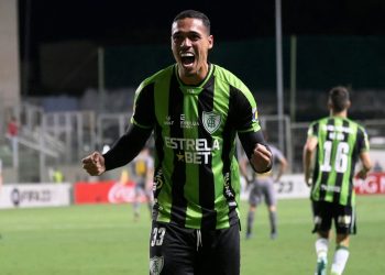 América