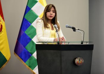 Alcón dice que la vía para solucionar el conflicto con el magisterio urbano es el diálogo