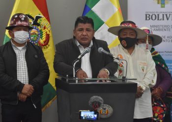 renuncia el Ministro de Medio Ambiente