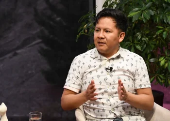 Periodista que verificó tuits racistas denuncia amenazas