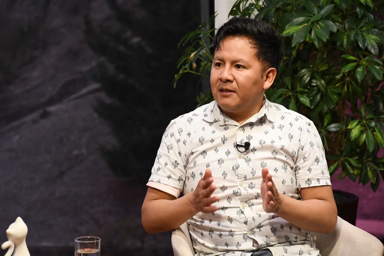 Periodista que verificó tuits racistas denuncia amenazas