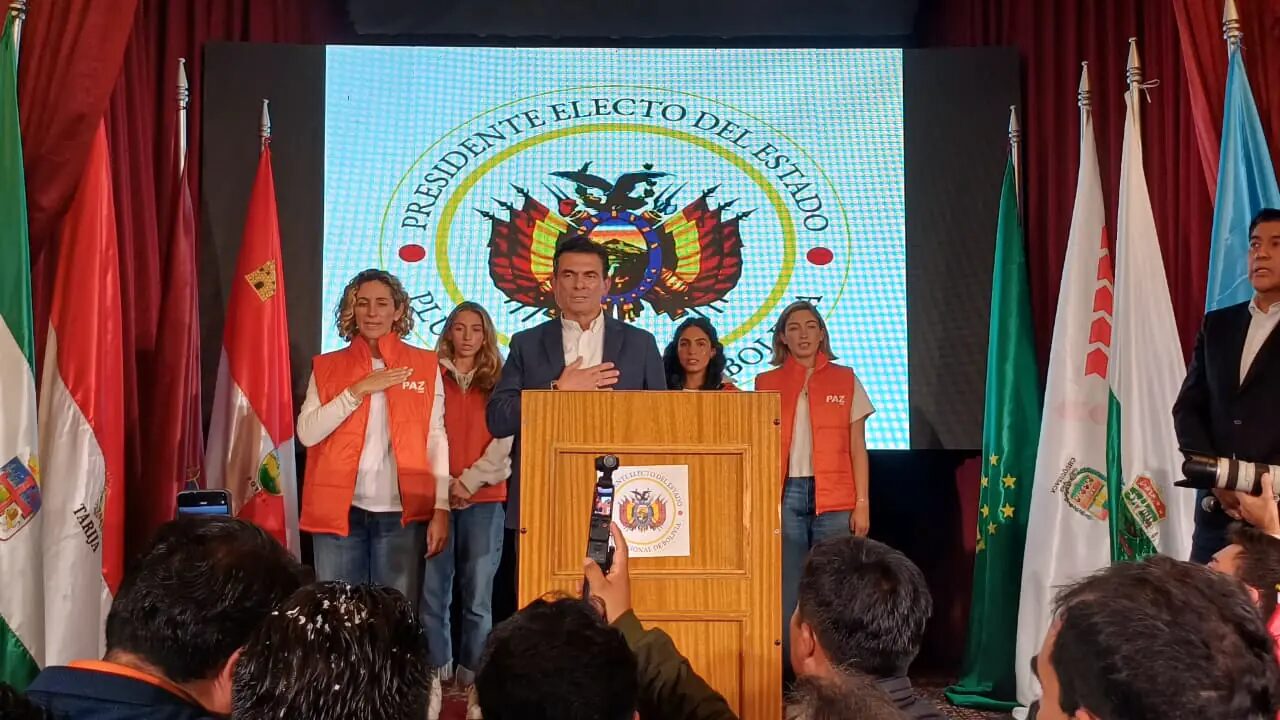 Electo presidente, Paz invoca un país sin odios ni divisiones