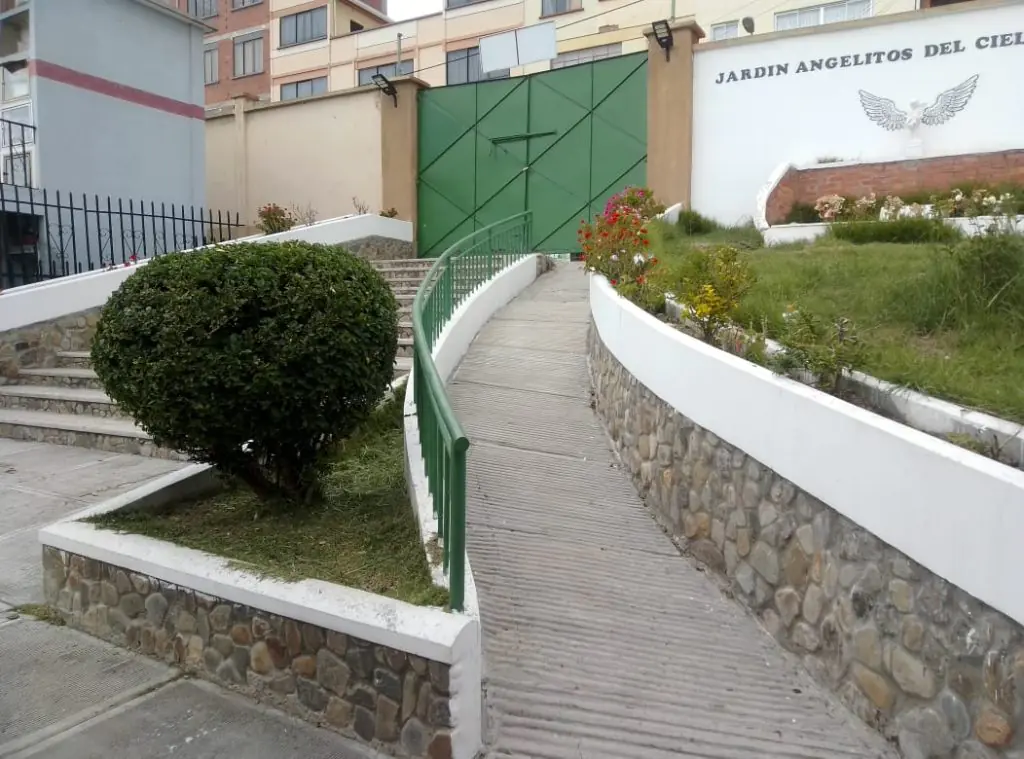 El Cementerio General habilita accesos para las personas con discapacidad. FOTO: GAMLP