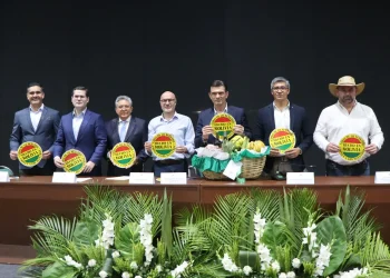 Productores entregan canasta simbólica al presidente electo