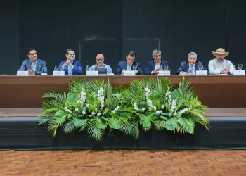 Privados y gobierno electo ven posible reencaminar la situación del país