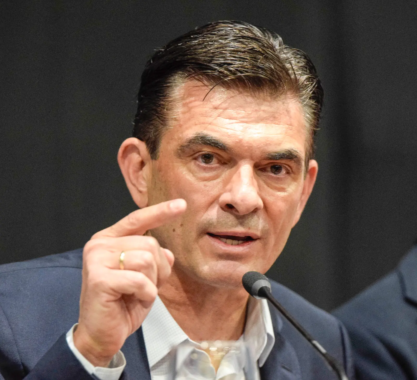 Paz anuncia plan con cuatro medidas para estabilizar la economía