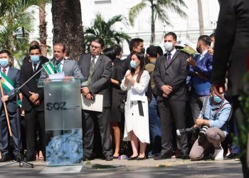Camacho llama ‘personero del Gobierno’ a Choquehuanca, no lo saluda y evita su discurso