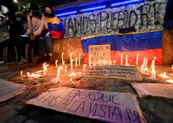 Al menos 17 muertos y 800 heridos en cinco días de disturbios en Colombia
