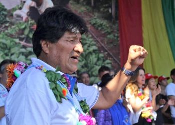 El Congreso de Perú aprobó una moción que rechaza la “intromisión indebida” de Morales.