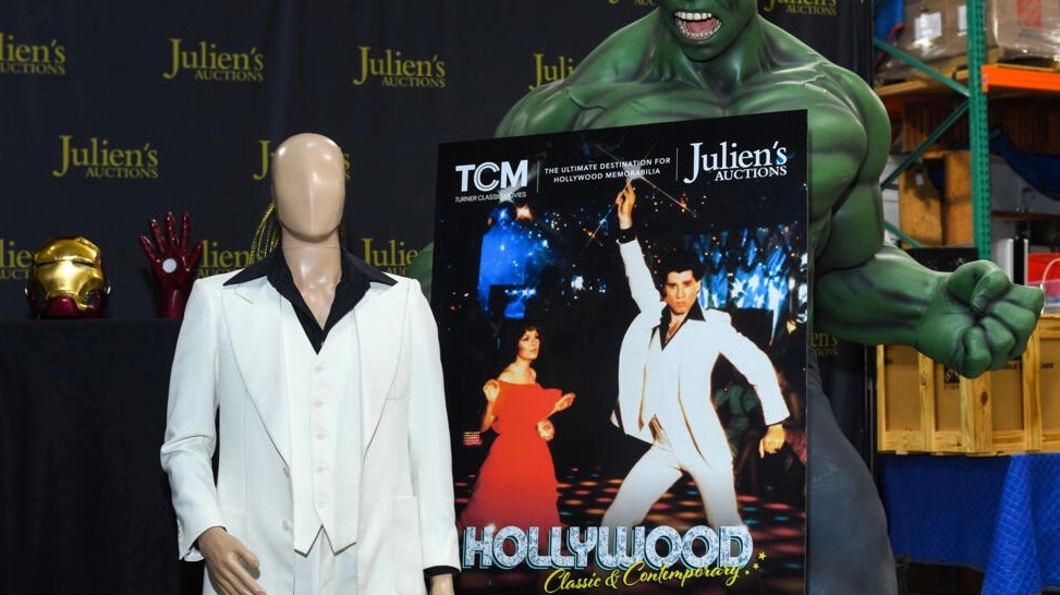 Subastan traje de Jhon Travolta
