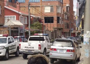 Delincuentes armados asaltan a dos ciudadanos en El Alto y los despojan de $us 250.000