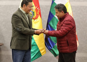 Arce viaja a Venezuela y entrega el bastón de mando a Choquehuanca