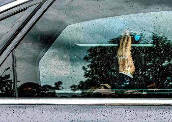 berlusconi_sale-del_hospital.jpg