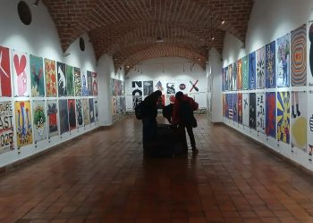 El Museo Nacional de Arte (MNA) recibió e hizo el montaje de 481 carteles que son parte de esta versión Bienal de Diseño y Cartel Bolivia (BICeBé) 2025. FOTO: MNA