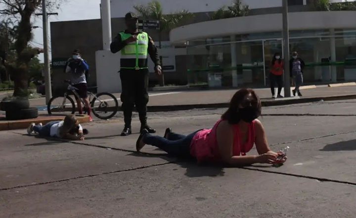 Policía arresta a 40 personas en puntos de bloqueo, el 95% en estado de ebriedad