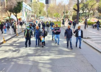 Mineros volvieron a bloquear el centro paceño pese al compromiso de no hacerlo