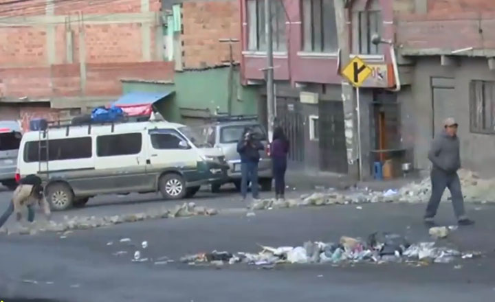Cocaleros bloquean un sector de la zona de conflicto en La Paz