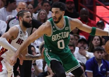 Celtics dan otro paso más al vencer a los Heat con paliza de 110-97