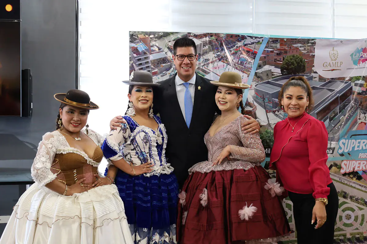 chola_pacena_desfile.jpg