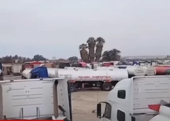 Cisterneros alertan paralización de carguíos de combustible en Chile y Perú