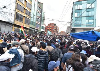 El Comité de Autodefensa toma por la fuerza la sede de Adepcoca y la Policía se repliega