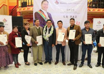 La entrega de certificados de competencia está establecida en el artículo 82 de la Ley 070. Foto: Ministerio de Educación
