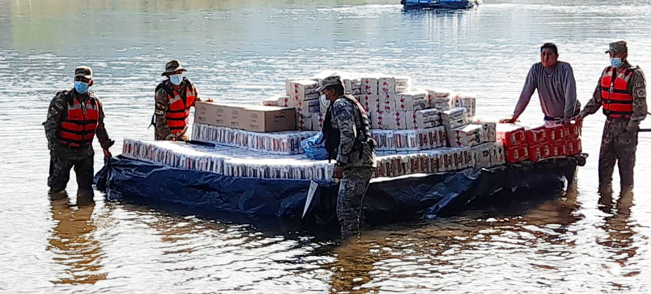 Militares encuentran un vehículo y una balsa abandonados con cerveza de contrabando
