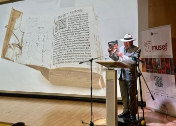 El presidente de la FCBCB, Luis Oporto, habla sobre el Diccionario de la lengua moxa. Foto: FCBCB