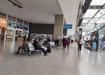 La terminal terrestre de El Alto modificará sus horarios debido al balotaje del domingo 19 de octubre. FOTO: GAMEA
