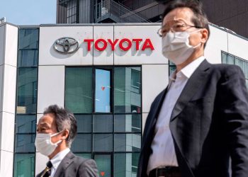 ejecutivos_de_toyota.jpg