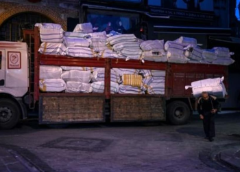 Cuadrillas de ‘Hércules’ conservan el antiguo trabajo de porteador en Estambul