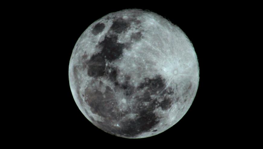 El cráter lunar Tycho revelado en un intrincado detalle