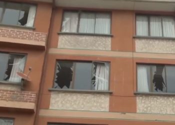 Una explosión cerca al mercado de Adepcoca afecta varias viviendas y un vehículo