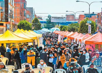 Una versión anterior de la Feria Cultural del Libro en El Alto.