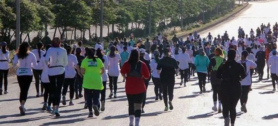 Mujeres en carrera de resistencia en Irán