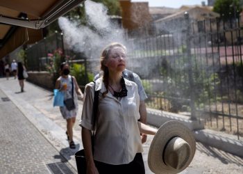Grecia activa el plan nacional de emergencia ante la ola de calor y la declaración de nuevos incendios
