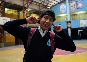 Franco Miranda, en el patio del colegio La Paz, donde estudia actualmente. Foto: Rodwy Cazón