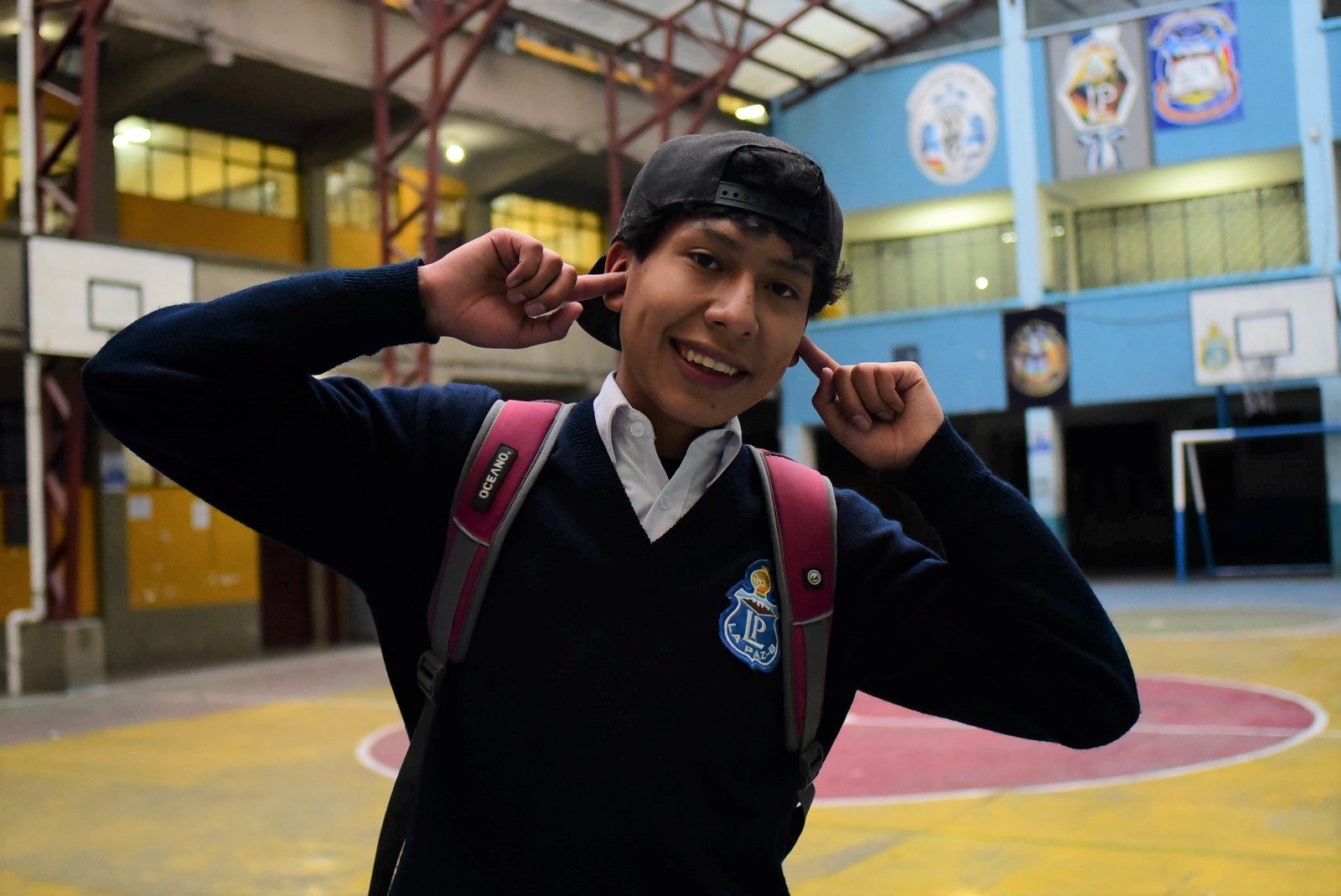 Franco Miranda, en el patio del colegio La Paz, donde estudia actualmente. Foto: Rodwy Cazón