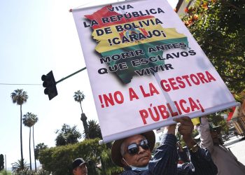 Irrumpen movilizaciones contra la Gestora y ésta rechaza referéndum ‘inconstitucional’