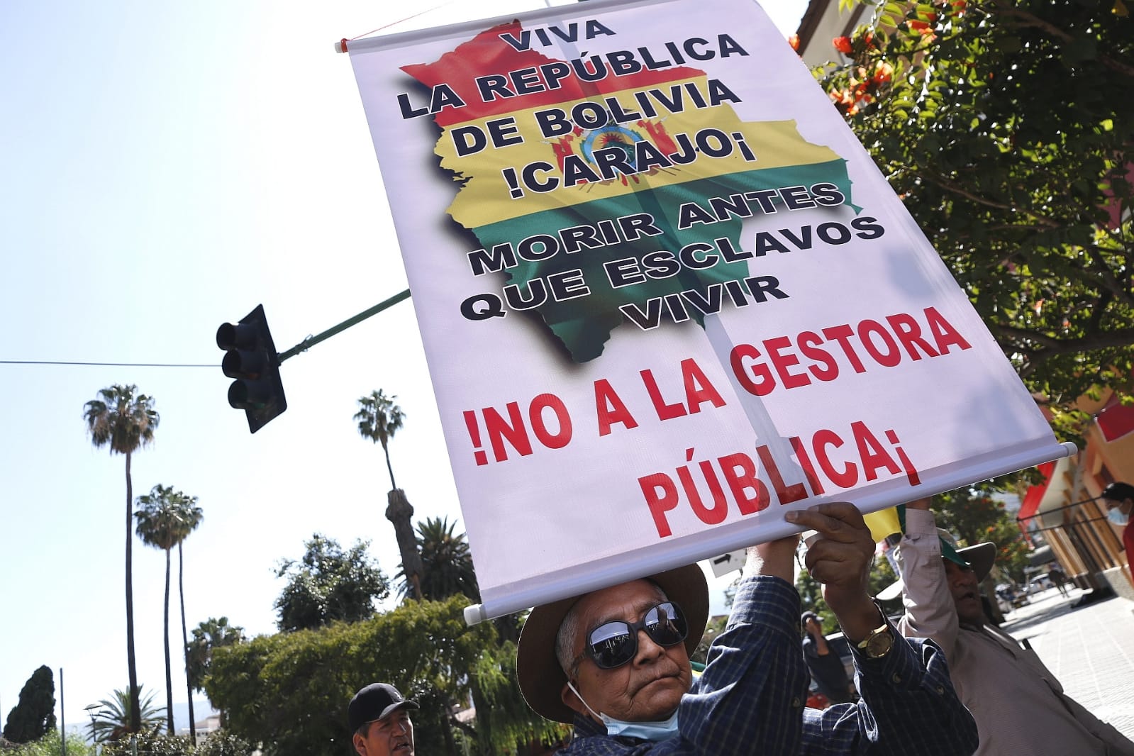 Irrumpen movilizaciones contra la Gestora y ésta rechaza referéndum ‘inconstitucional’