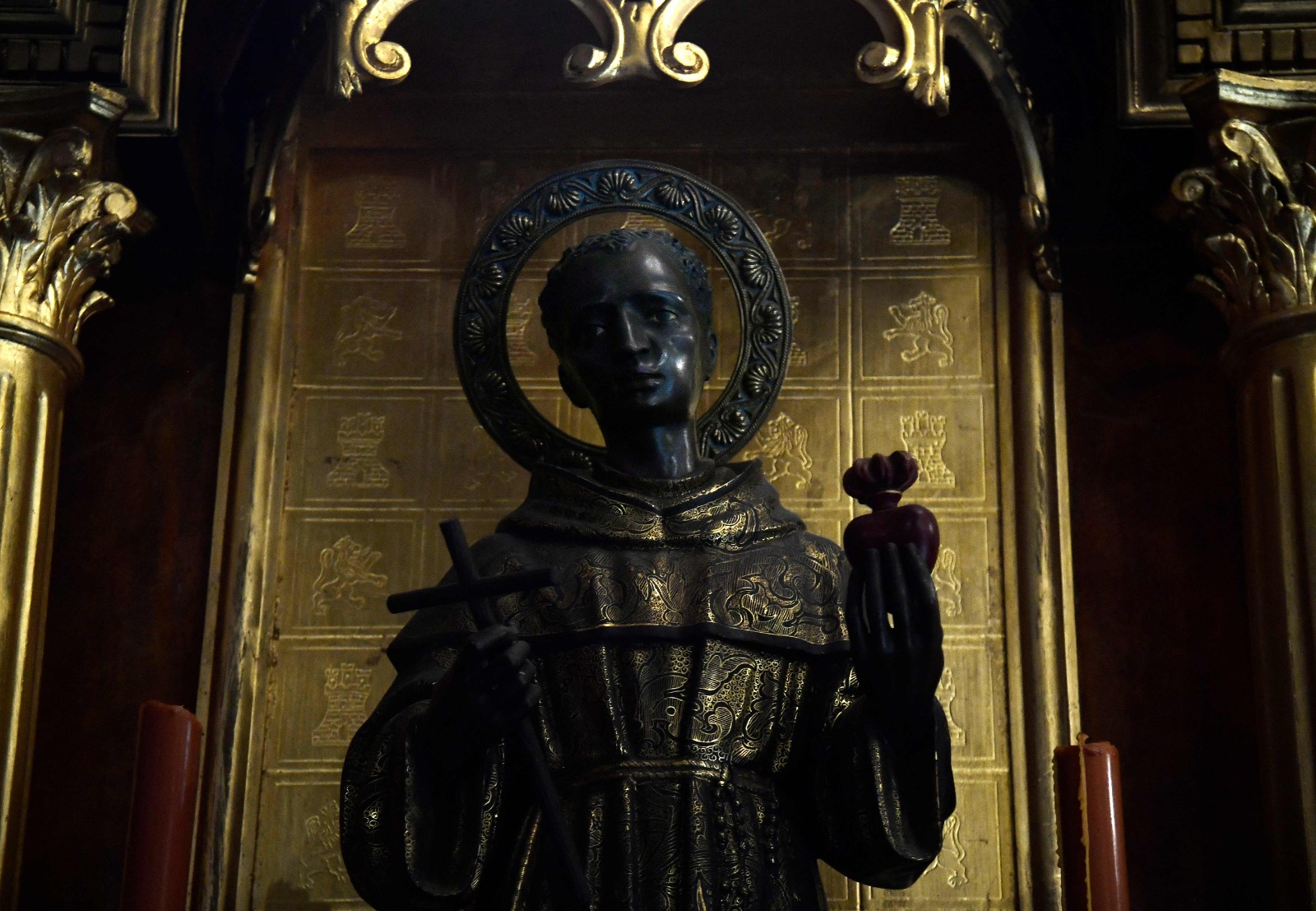 La imagen de Martín de Porres, que es parte de la Hermandad de los Negritos. Foto: AFP