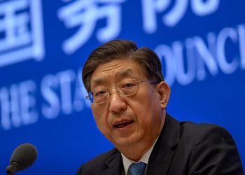 China denuncia ‘arrogancia’ de la OMS por querer investigar el origen del COVID-19