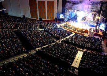 Festival Nacional de la Canción abre el telón en el Teatro Internacional Oruro