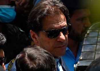 imran_jan_deja_juzgado.jpg