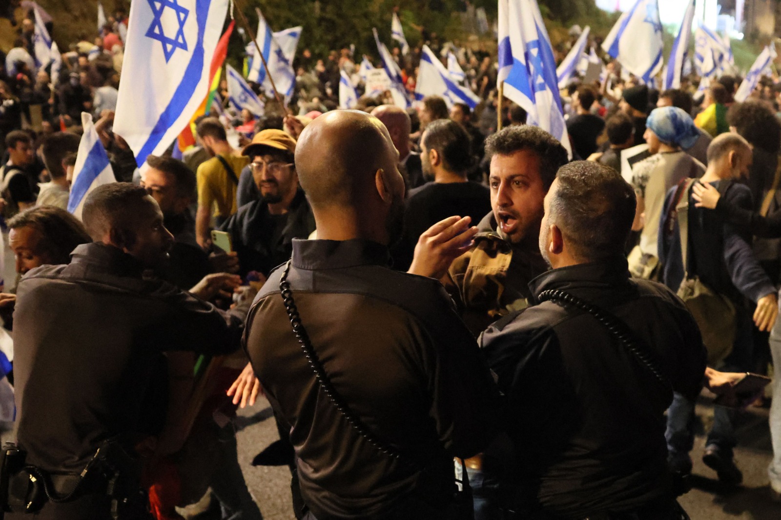 Entre el mar de banderas israelíes han aparecido numerosas banderas de Estados Unidos. Foto: AFP
