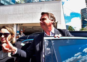 jair_bolsonaro_despues_de_declarar_ante_policia_federal.jpg